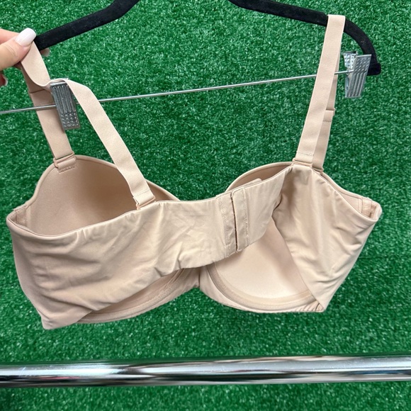 SKIMS Beige strapless Full-Coverage Bra - Picture 2 of 3